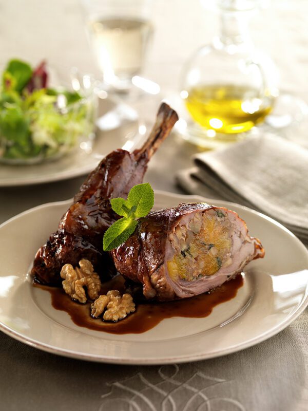 Paletilla De Cabrito Rellena De Nueces Orejones De Albaricoque Y Menta Nueces De California