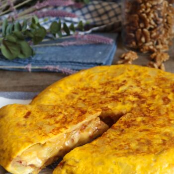 Receta de tortilla rellena de jamón y queso con Nueces de California