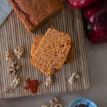 Bizcocho de Muhammara con Nueces de California