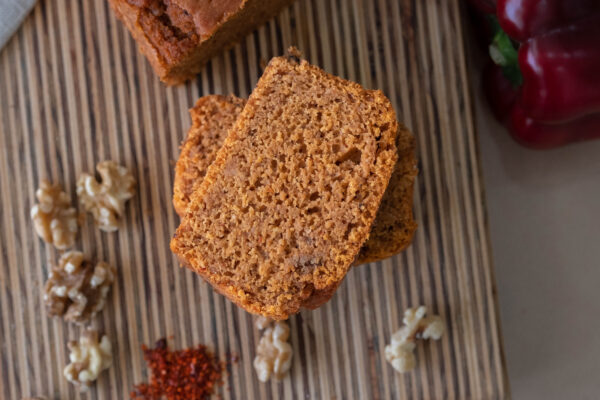 Bizcocho de Muhammara con Nueces de California