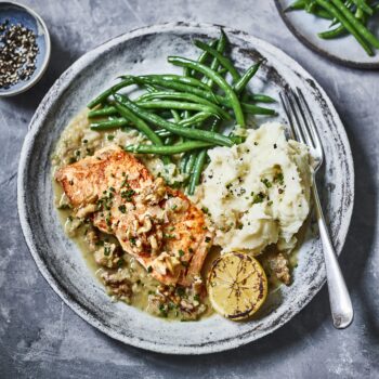 Salmón con salsa de jengibre, limón y Nueces de California